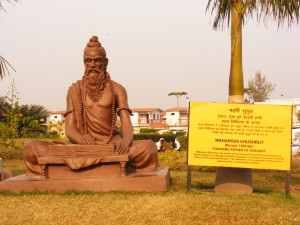 Shushrut_statue